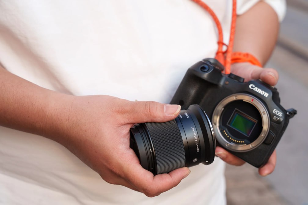 Купити Об'єктив Sigma 30mm f/1.4 DC DN Contemporary RF-mount (для